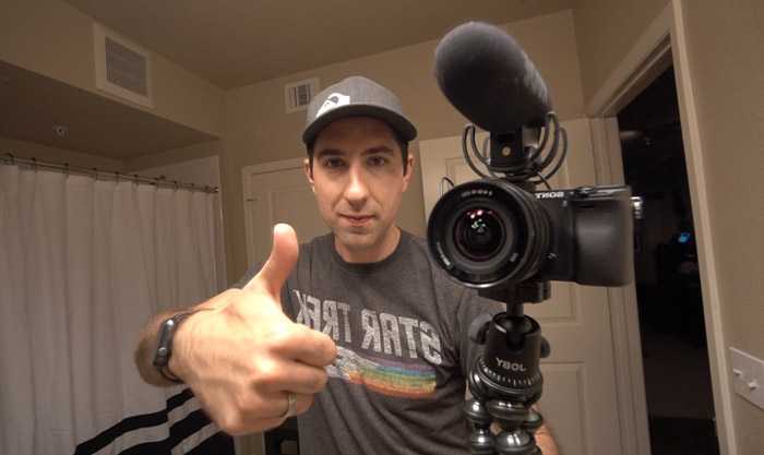 Лучшие вебки. Недорогая видеокамера дляначинающего блогера. Топ камер. На какую камеру снимают блоггеры.