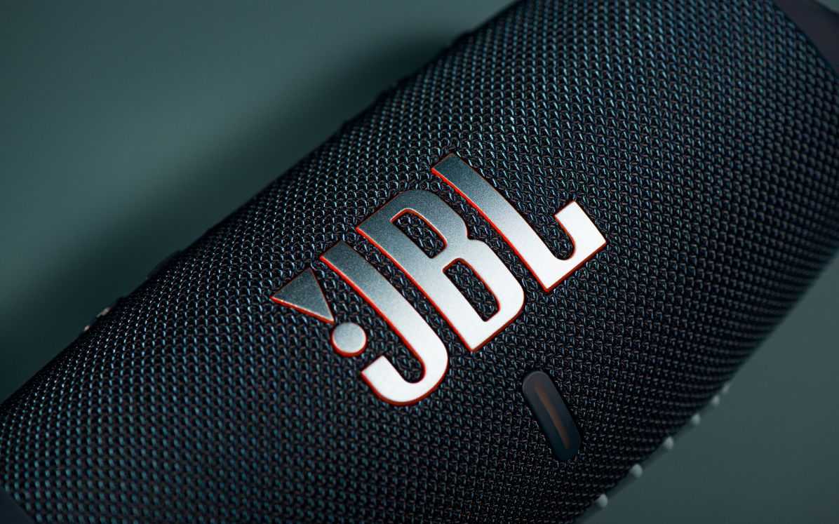 Обзор портативной беспроводной колонки jbl charge 5 | headphone-review.ru все о наушниках: обзоры, тестирование и отзывы